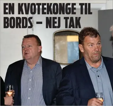  ?? FOTO: ERNST VAN NORDE ?? J. Harmann stoler ikke på, at hverken Lars Løkke eller storfisker og kvotekonge JohnAnker Hametner Larsen har rent mel i posen.