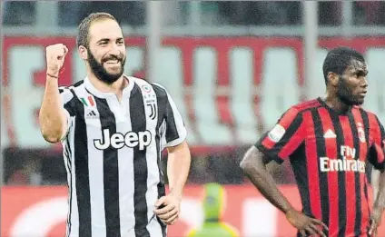  ?? FOTO: EFE ?? Higuaín marcó su doblete número 27 en la Serie A ante un Milan sin alma y con nula capacidad de reacción