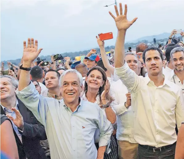  ??  ?? Piñera junto a Guaidó, Almagro, Duque y Abdo Benítez, el viernes 22 en Colombia.