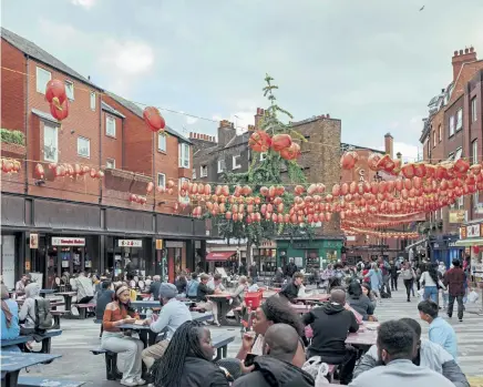  ?? Alex Ingram, © The New York Times Co. ?? Diners enjoy a meal outside in London’s Chinatown. The British government has been paying for a 50% discount on all meals eaten in restaurant­s, pubs or cafes, up to 10 pounds ($13) per person, on Mondays, Tuesdays and Wednesdays.