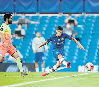  ?? JULIAN FINNEY / AFP ?? Desenlace y ganador. A la izquierda, el jugador del Chelsea Pulisic en la acción en la que marcó el primer gol del partido ante el Manchester City. A la derecha, el técnico del Liverpool, Jürgen Klöpp