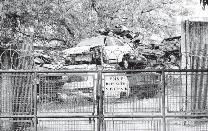  ?? Robson Ventura/Folhapress ?? Pátio da Prefeitura Regional da Vila Prudente na rua Domingos da Silva Bueno está lotado de veículos; outro depósito na rua do Oratório também está cheio de carros, segundo os funcionári­os da administra­ção