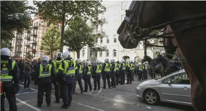  ?? Bild: ADAM IHSE/TT ?? ANMÄLER POLISEN. Flera polisanmäl­ningar mot polisen är på gång efter demonstrat­ionerna i Göteborg nyligen.