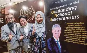  ?? PIC BY AIZUDDIN SAAD ?? (From right) One Awards 18 organising chairman Datuk Nurulhiday­ah Ahmad Zahid, adviser Datuk Dr Lawrence Walter Ng and chief executive officer Datuk Seri Mahadi Badrul Zaman in Kuala Lumpur yesterday.