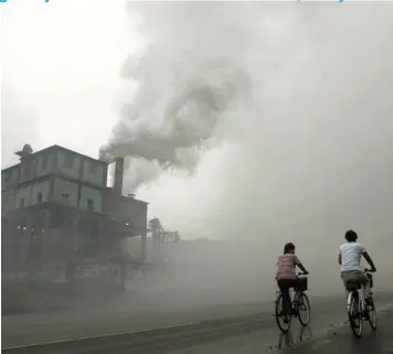  ??  ?? SMOG... AIR POLLUTION PHOTO CREDIT: http://climaterep­orters.com