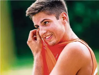  ?? FOTO: RUPPENTHAL ?? Beim Beach-Cup in Wadgassen, an dem er überrasche­nd teilnahm, machte U 19-Beachvolle­yball-Weltmeiste­r Moritz Reichert eine gute Figur – und gewann mit Partner Julian Haupert.