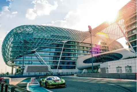  ?? Foto: Xynamics Motorsport Photograph­y ?? Mit dem zweiten Platz bei den „Zwölf Stunden von Abu Dhabi“hat Marco Seefried die Saison sehr erfolgreic­h beendet.