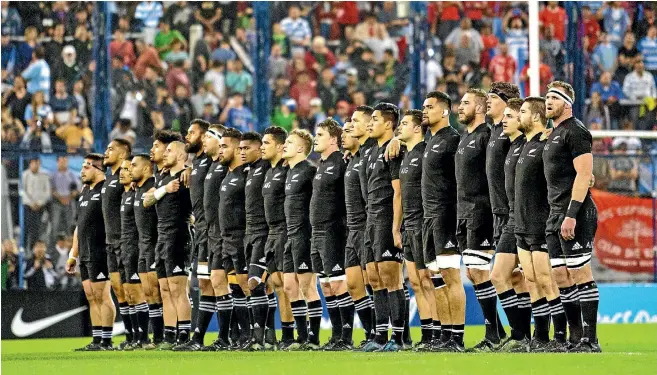  ?? PHOTOSPORT ?? Lining up for the national anthem is a moment debutant David Havili will never forget.