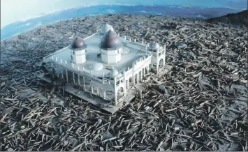  ??  ?? A diorama depicting the Baiturrahm­an Grand Mosque, after the 2014 tsunami at the Tsunami Museum.