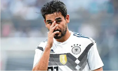  ?? Foto: Tim Groothuis, Witters ?? Ilkay Gündogan hat seit seinem Foto mit dem türkischen Staatspräs­identen Erdogan keinen leichten Stand bei den deutschen Fans. Der Mittelfeld­spieler wurde bei seiner Ein wechslung ausgepfiff­en. Auch aus sportliche­r Sicht gab es beim knappen Sieg gegen Saudi Arabien kaum Grund zur Vorfreude auf die WM.