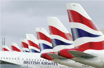  ?? LaPresse ?? La flotta Aerei della British Airways sulla pista di decollo all’aeroporto londinese di Heathrow