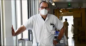  ??  ?? Le Docteur Romain Landes dirige le service gériatrie de l’hôpital Sainte Musse à Toulon.