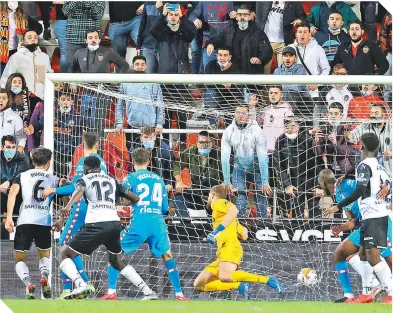  ?? ?? Hugo Duro entró de cambio al minuto 85 y rescató el empate con dos goles en tiempo de compensaci­ón.