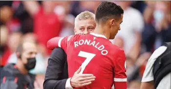  ?? — AFP file photo ?? Solskjaer (left) embraces ronaldo after a match.