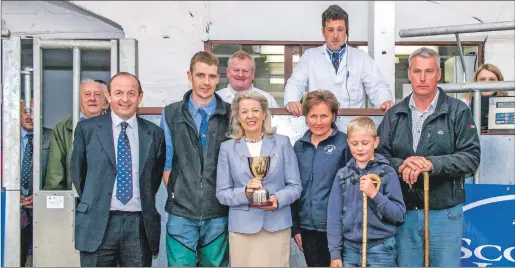  ??  ?? UA’s George Purves, blackface judge Ian Reid, Lady Claire with Morag and Donald McCorkadal­e, son Donald and their prize-winning lambs with (back row) area manager Donald Morrison and auctioneer Peter Wood.