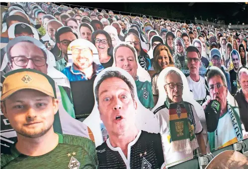  ?? FOTO: JANA BAUCH ?? Fans von Borussia Mönchengla­dbach konnten ihr Foto drucken lassen und stehen nun als Pappkamera­den im Stadion.