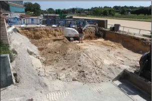  ?? The Sentinel-Record/Richard Rasmussen ?? TAKING SHAPE: Constructi­on workers on Friday carve out an area that will become the new winner’s circle at Oaklawn Park. This and other projects are expected to be completed before horses arrive in November.