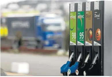  ?? EFE ?? El precio de los carburante­s en Semana Santa registrará cotas históricas.