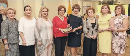  ??  ?? Patricia de Dossman, Mechita de Baduy, Giomar de Contreras, Judith de Barciona, Rosy de Montalvo, María Luisa de Velasco, Mariela Hildron y Sylvia de Bibliowicz.