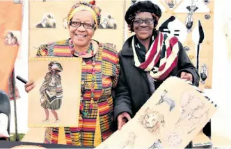  ??  ?? Ulundi residents, Lindiwe Mbuyazi and Madaline Hlengwa with their motives on conference bags and wall hangings Larry Bentley