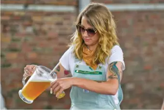  ?? STAFF PHOTO BY OLIVIA ROSS ?? Lisa Bohme of Sweetwater Brewing pours beer for visitors in 2022 at the First Horizon Pavilion. The Chattanoog­a Beer Fest will be from noon-3 p.m. Saturday at the pavilion.