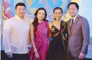  ??  ?? Businessma­n Dennis Uy and wife Cherylyn with Kaayo’s Marga and husband Cabinet secretary Karlo Nograles