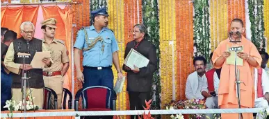  ?? PTI ?? Uttar Pradesh Governor Ram Naik administer­s oath of office and secrecy to new UP CM Yogi Adityanath at the swearing-in ceremony in Lucknow on Sunday