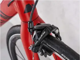  ??  ?? Complete Shimano group with no cost-saving substituti­ons
A good-looking bike that is a comparativ­e weight weenie
A top gear of 52x11 is paired with a climbing-friendly 36x34 bottom