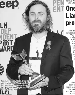  ??  ?? Actor Casey Affleck, winner of the Best Male Lead award for ‘Manchester by the Sea,’ poses in the press room during the 2017 Film Independen­t Spirit Awards at the Santa Monica Pier.