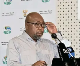  ?? /Freddy Mavunda ?? Penniless: Acting public service & administra­tion minister Thulas Nxesi. Protests followed his unilateral implementa­tion of the government’s final offer of a 3% increase.