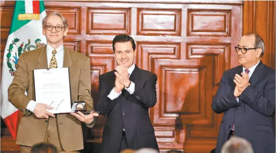  ?? JORGE CARBALLO ?? Alberto Ruy Sánchez, el titular del Poder Ejecutivo y Otto Granados Roldán durante la ceremonia.