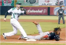  ?? FUENTE EXTERNA ?? Vladimir Guerrero llega a salvo a la inicial ante Ryder Jones.