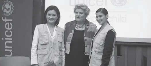  ??  ?? UNICEF National Goodwill Ambassador­s Daphne Oseña-Paez (left) and Anne Curtis-SmithHeuss­aff (right) with Unicef Philippine­s Representa­tive Lotta Sylwander.