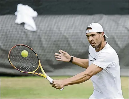  ?? FOTO: EFE ?? Rafa Nadal perdió ante Felix Auger-Aliassime, pero sigue con una puesta a punto positiva de cara a Wimbledon