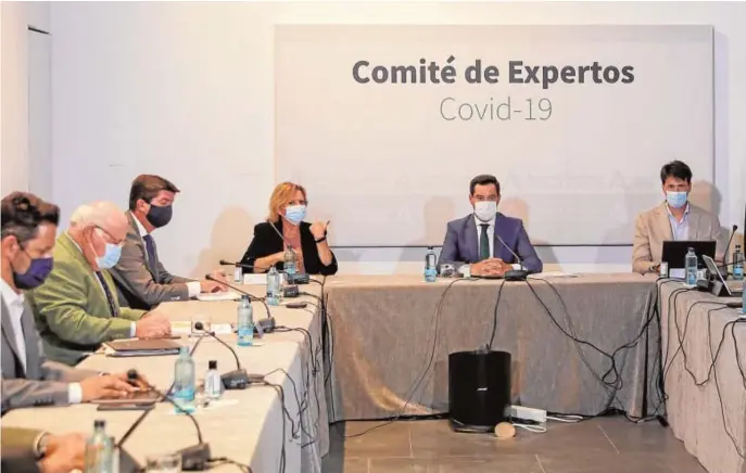  ?? // EP ?? Juanma Moreno presidió ayer en el Palacio de San Telmo la reunión del comité de expertos Covid que valoró la mejor evolución de la pandemia
