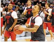  ?? DAVID JABLONSKI / STAFF ?? Dayton’s Kyle Davis practices last season at Bankers Life Fieldhouse in Indianapol­is. He’s now with the Rio Grande Valley Vipers of the NBA G League.