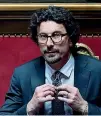  ??  ?? Danilo Toninelli, 45 anni, ex ministro delle Infrastrut­ture. Da marzo a giugno 2018 era stato capogruppo del Movimento al Senato, eletto per acclamazio­ne. Ieri ha perso