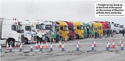  ?? Andrew Matthews/Press Associatio­n ?? > Freight lorries lined up at the front of the queue on the runway at Manston airfield, Kent, yesterday