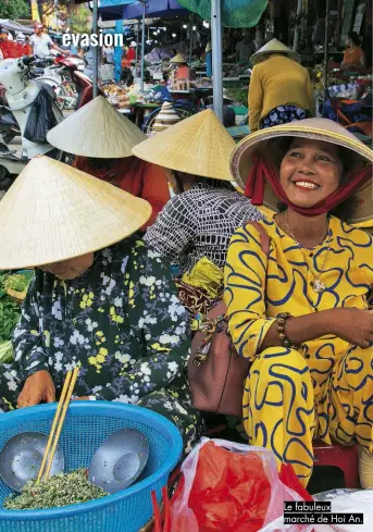  ??  ?? Le fabuleux marché de Hoi An.