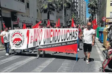  ?? D. C.. ?? Una imagen de la manifestac­ión de la Confluenci­a Sindical a su paso por la Avenida Segunda Aguada.