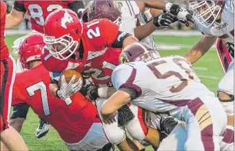  ?? | JIM KARCZEWSKI/FOR SUN-TIMES MEDIA ?? Munster’s Dominic Lucito runs in from the 14-yard line for a touchdown on Friday at Munster High School.