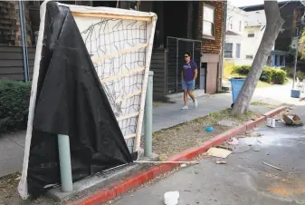  ?? Paul Chinn / The Chronicle ?? Phil Bokovoy and other residents have sued UC Berkeley over the negative impact that the rising student enrollment has had on neighborho­ods, such as debris left by Cal students.