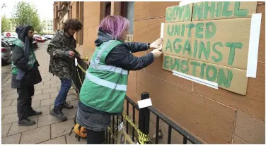  ?? Pictures: Gordon Terris ?? Niki Zaupa, who has has been evicted from his Govanhill flat, with friends and volunteers from Living Rent, and far right, the flat with its door removed