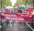  ?? RP-FOTO: END ?? Die Kundgebung fand bei strömendem Regen statt.