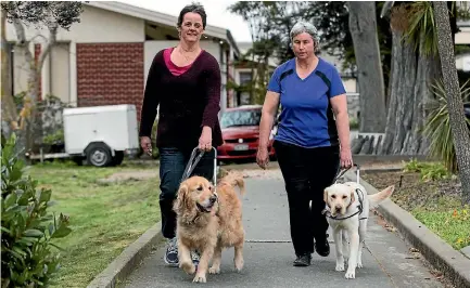  ?? PHOTO: GEORGE HEARD/FAIRFAX NZ ?? Jo Frogatt, with Fletcher, and Petronella Spicer, with Ellie, will travel 700km from Tauranga to Wellington for the Blind Foundation.