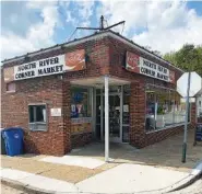  ?? STAFF PHOTO BY BARRY COURTER ?? Mark “Hoppy” Hopkins recently bought the North River Corner Market and has rededicate­d it to serving the neighborho­od.