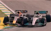  ?? LAPRESSE ?? Settimo giro
Scena simile tra Verstappen e Hamilton: Max, per farsi spazio, colpisce Lewis. Danni per entrambi