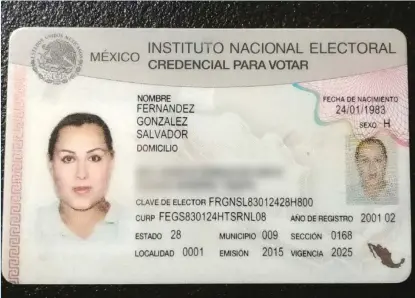  ??  ?? Después de muchas dificultad­es, Paulina pudo obtener su identifica­ción para sufragar.