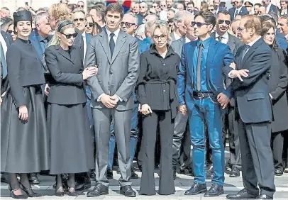  ?? ?? Los herederos de Berlusconi, el día de su funeral