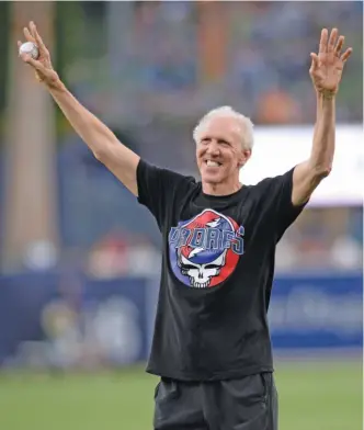  ?? ORLANDO RAMIREZ/AP ?? Basketball legend and sportscast­er Bill Walton acknowledg­es the crowd before throwing out a ceremonial first pitch before the game between the Padres and Rockies on Thursday.